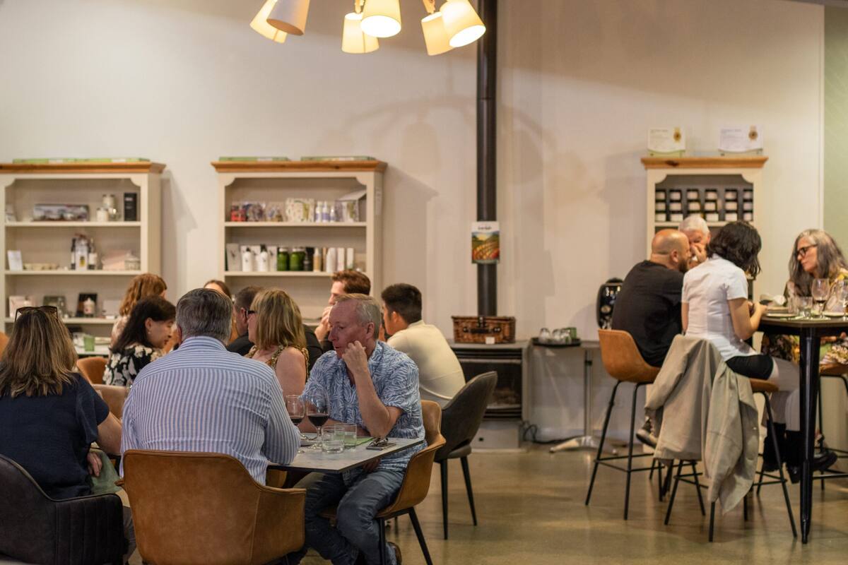 Guests dining together in the restaurant at Estancia Adina